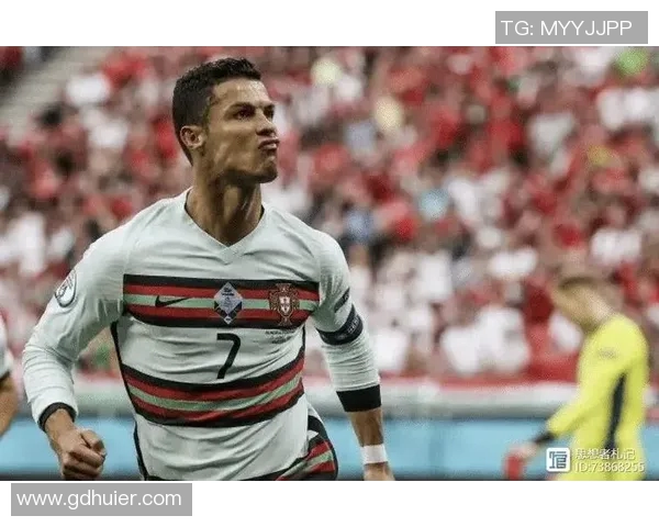 五位足球明星的精彩人生与职业成就全景介绍